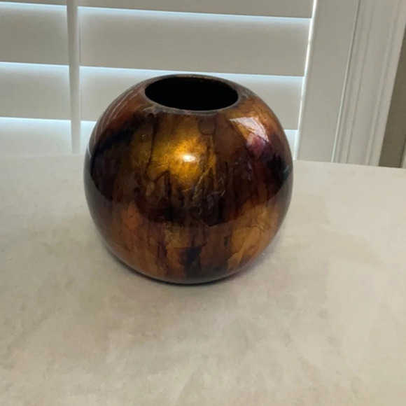 Vase - Picture 1 of 6
